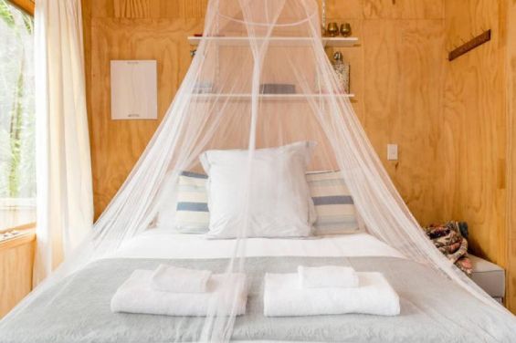 Driftwood Bungalow bed