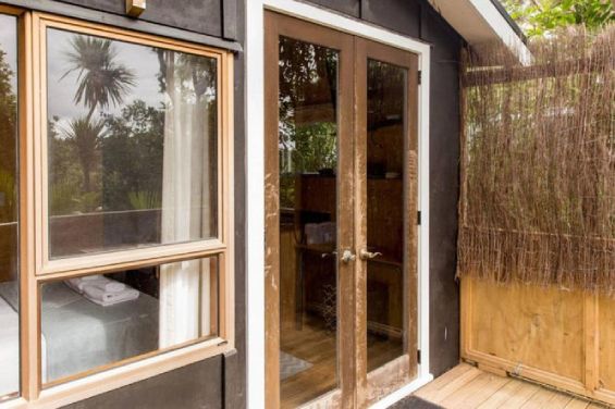 Driftwood Bungalow entrance