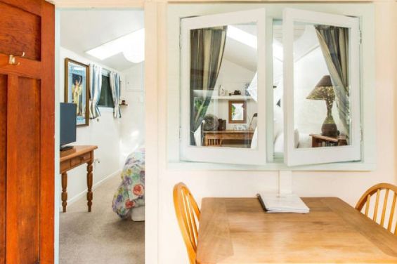 Treetops Bungalow dining