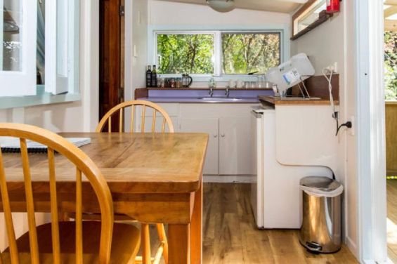 Treetops Bungalow dining and kitchenette