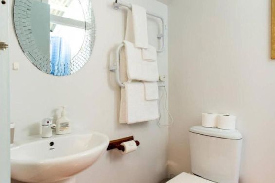 Treetops Bungalow bathroom